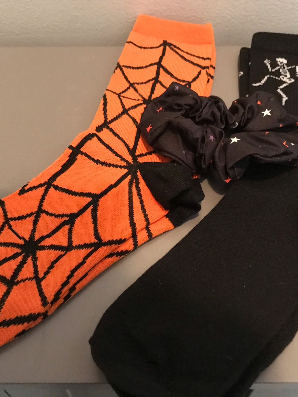 Avon 2 pack spooky Spiderweb  & Skeleton  Crew Socks  & Scrunchie.